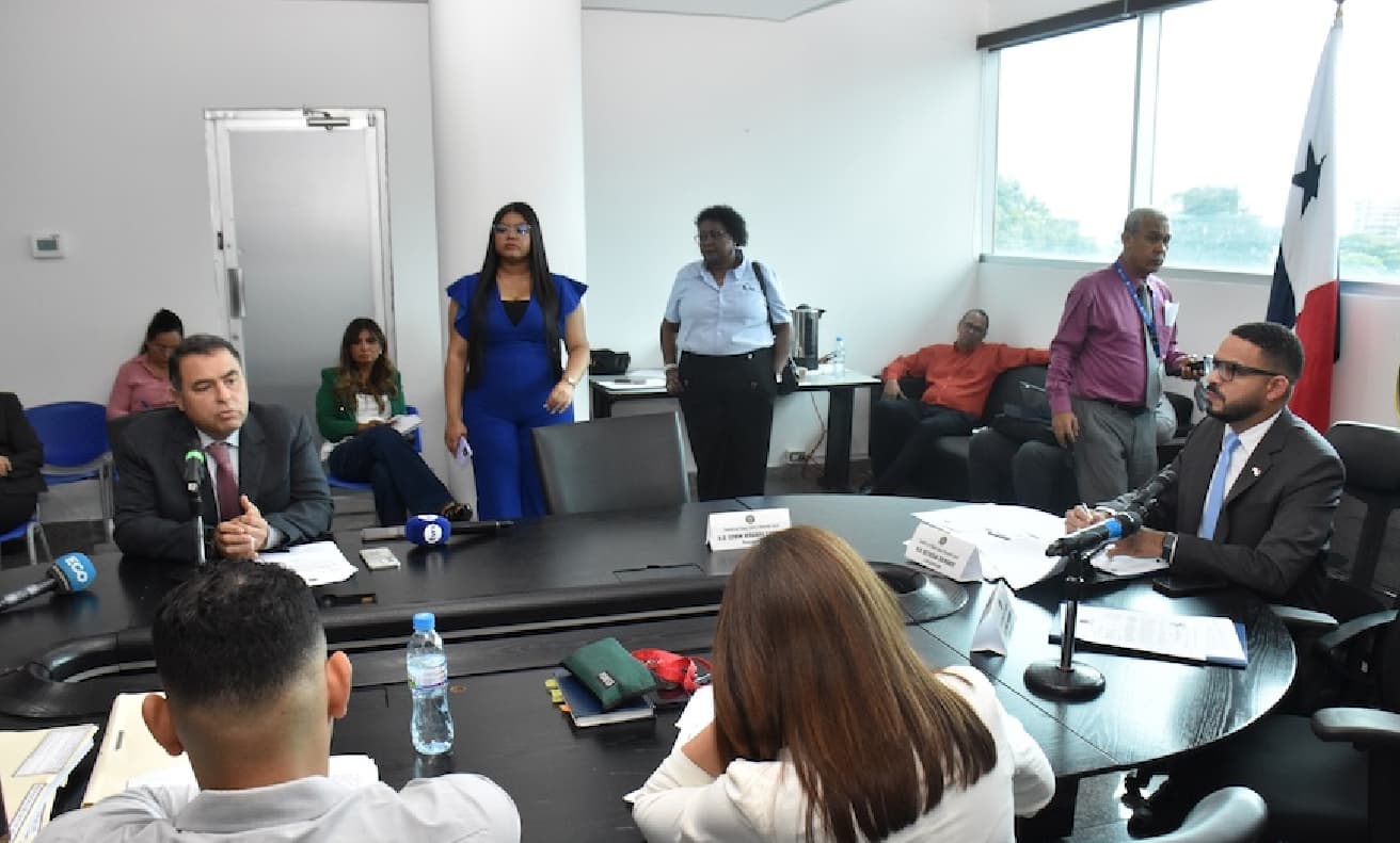 Subcomisión legislativa recibe recomendaciones sobre reformas al programa 120 a los 65